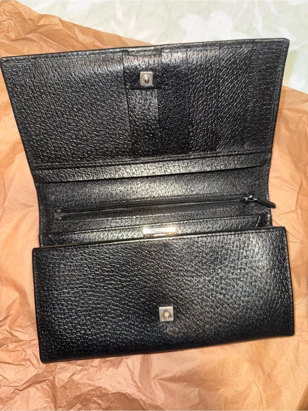 Gucci women’s kiss lock wallet